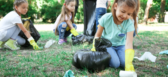 children picking up rubbish